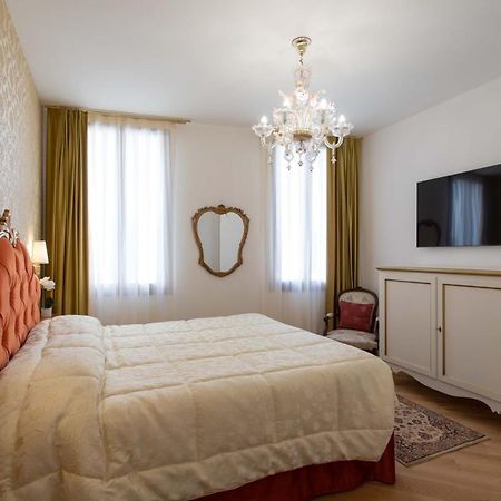 Ca Del Glicine - Charming Apartment On The Canal Venedig Exteriör bild